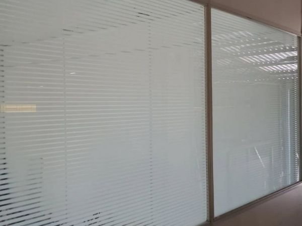 Privacidade com película refletiva em Vila Oliveira, Aparecida de Goiânia